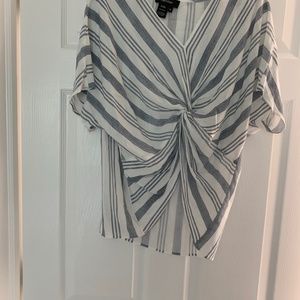 Blouse with crossover and tie